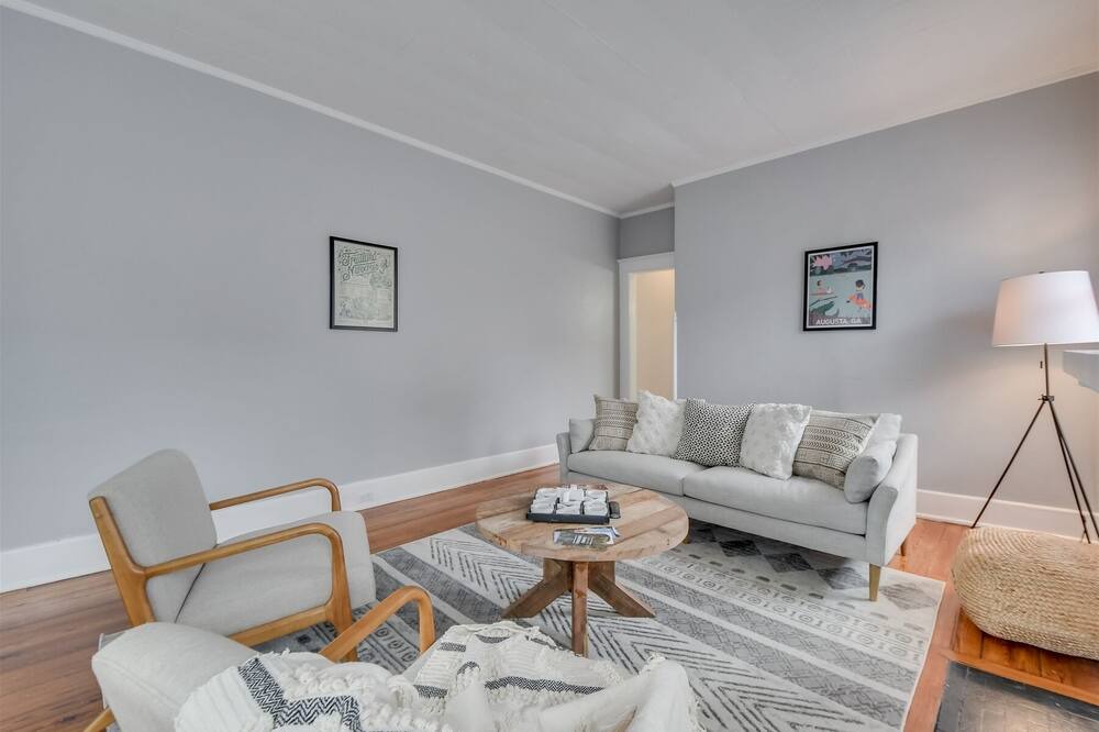 Photo of Livingroom in Midtown