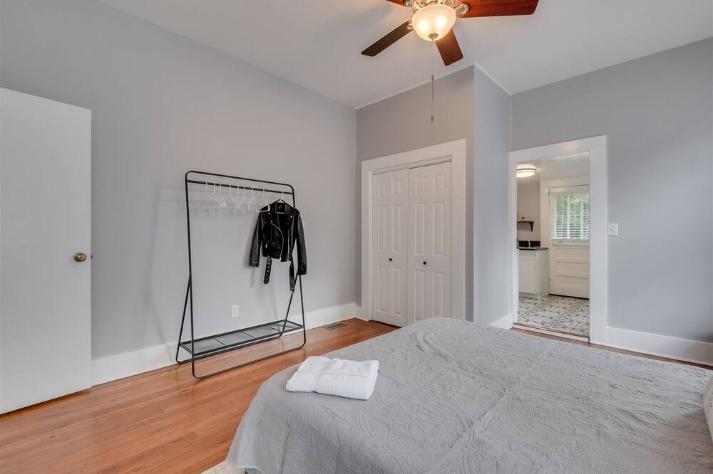 Photo of Bedroom in Midtown