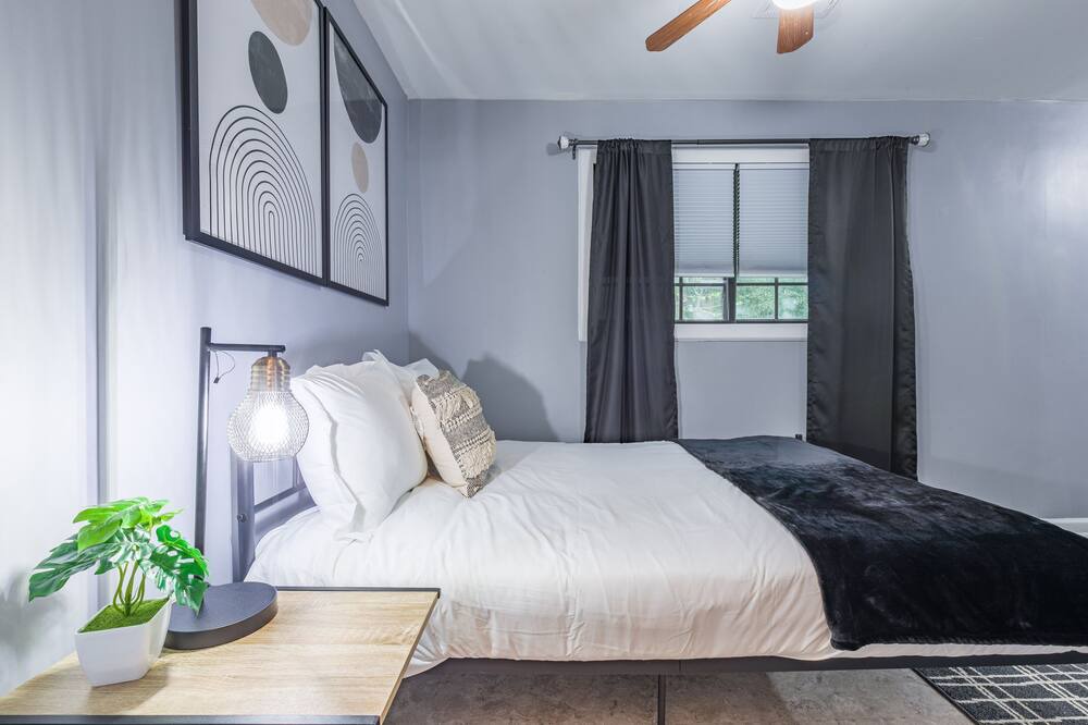 Photo of Bedroom in Powder Springs