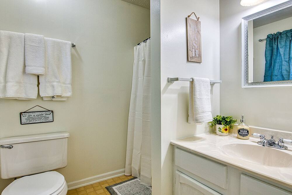 Photo of Bathroom in Maggie Valley