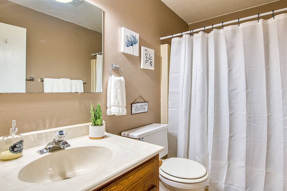 Photo of Bathroom in Maggie Valley
