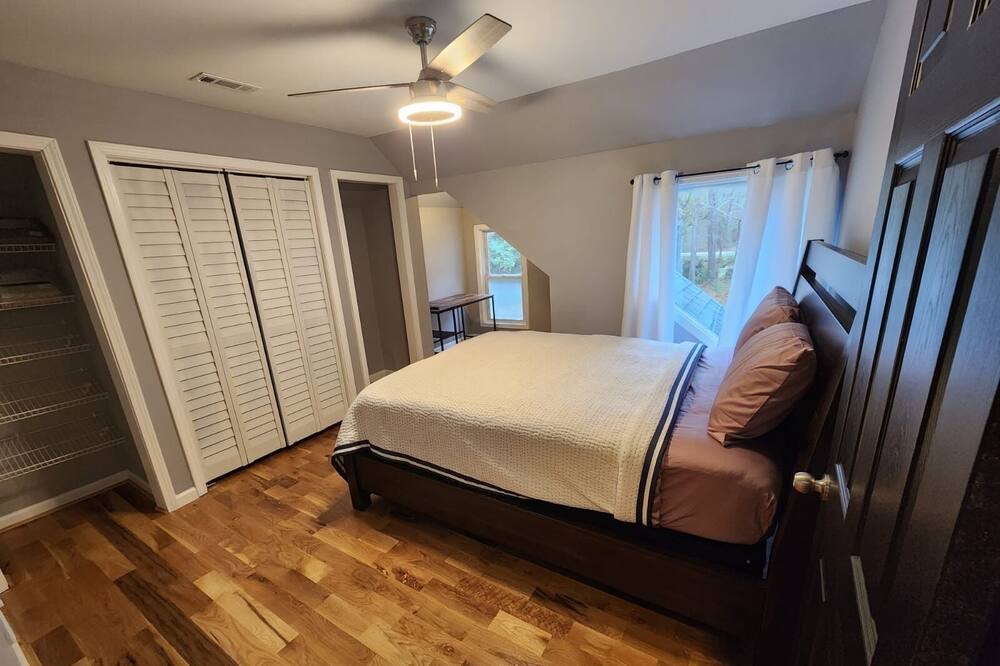 Photo of Bedroom in Irondale