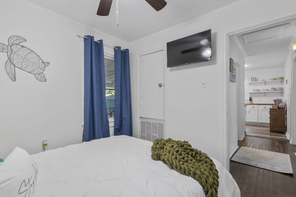 Photo of Bedroom in Long Beach