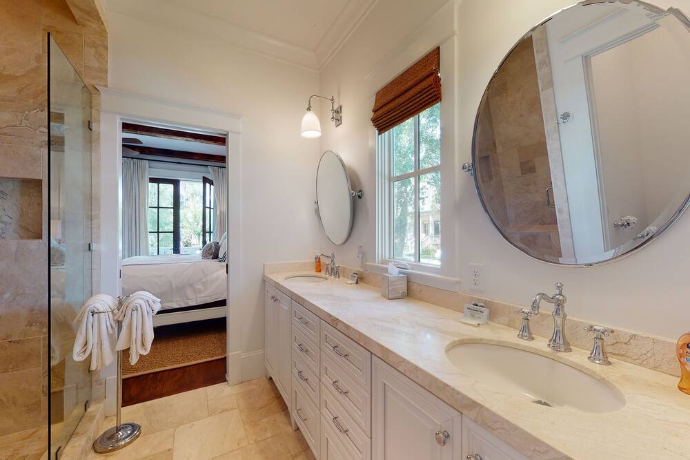 Photo of Bathroom in King City