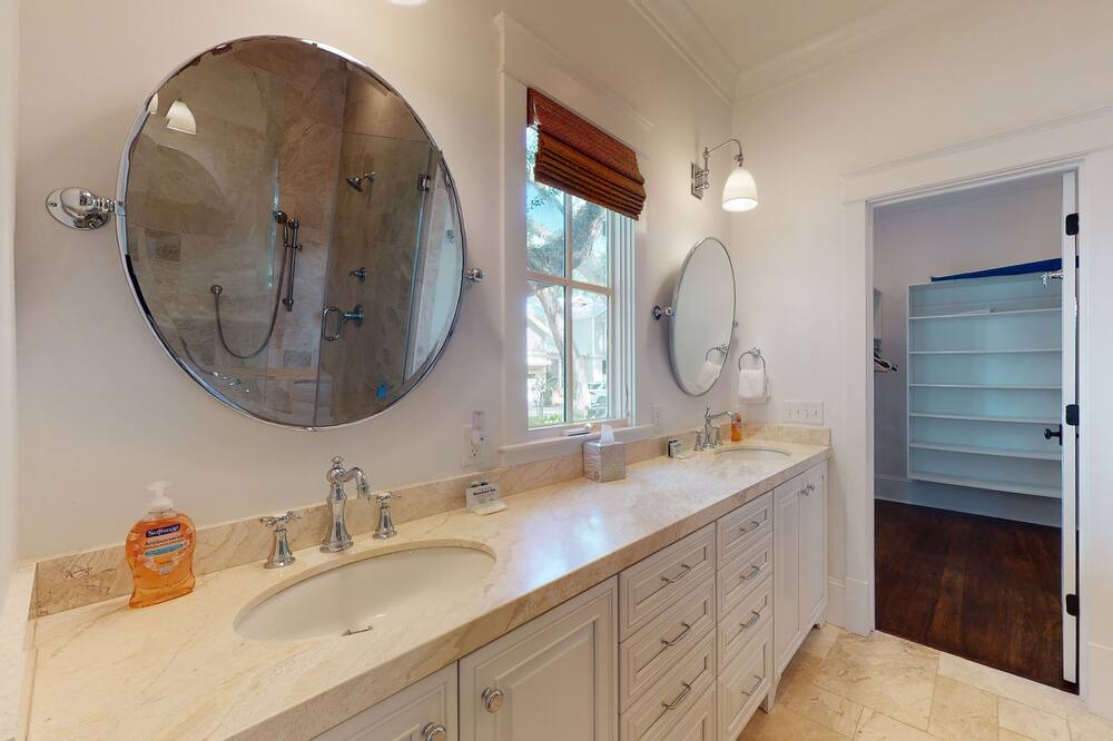 Photo of Bathroom in King City