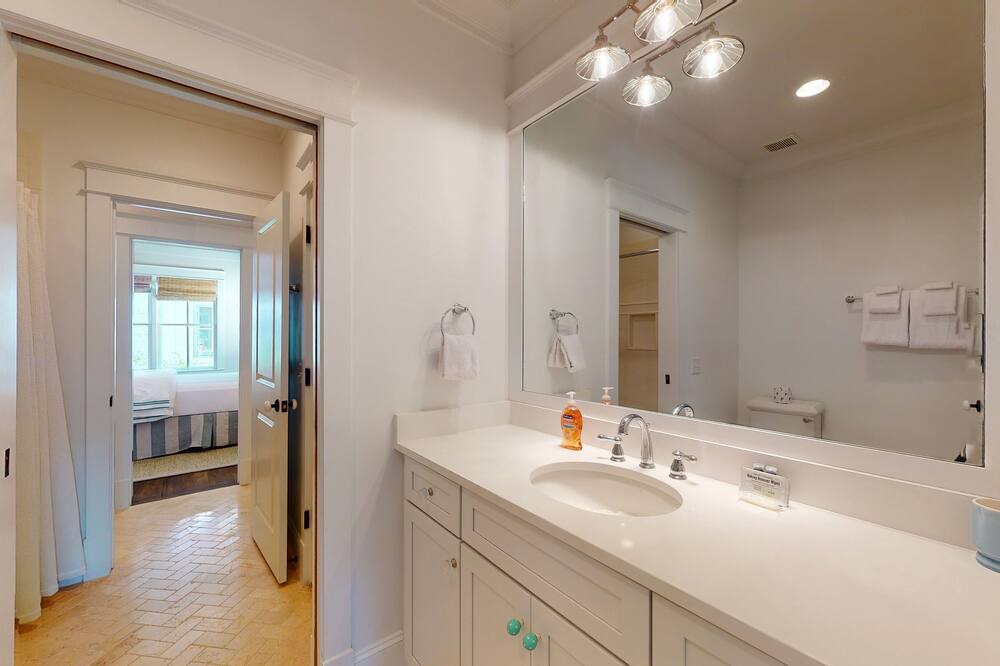 Photo of Bathroom in King City