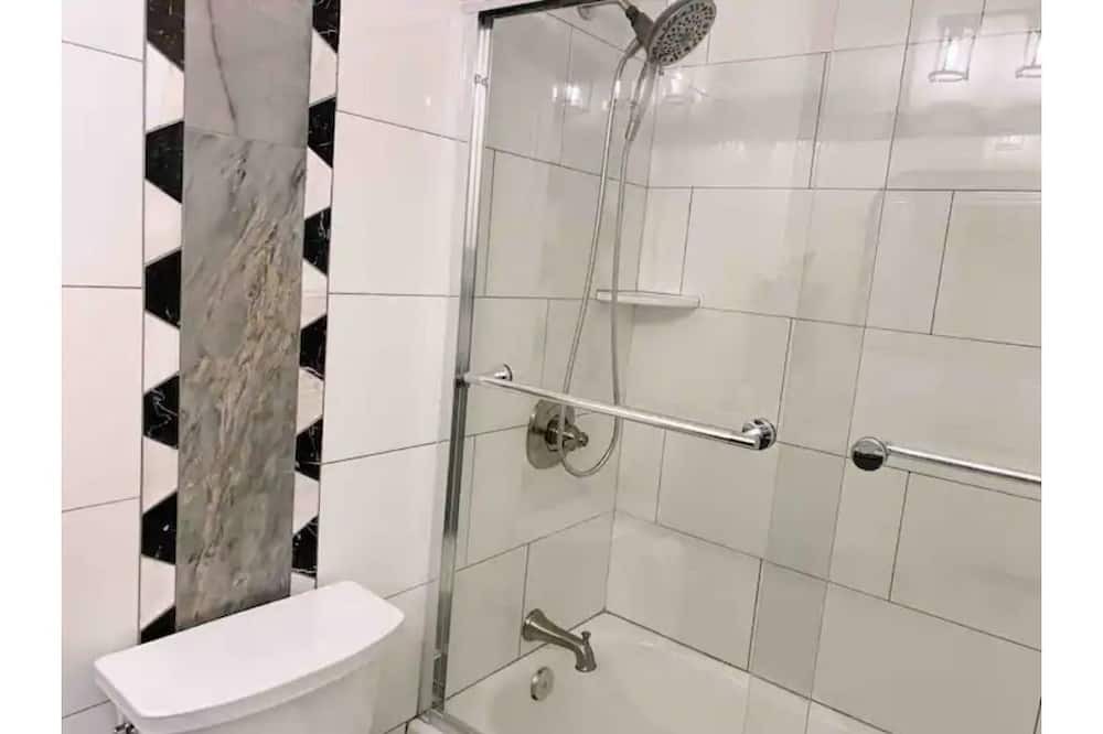 Photo of Bathroom in Morrow