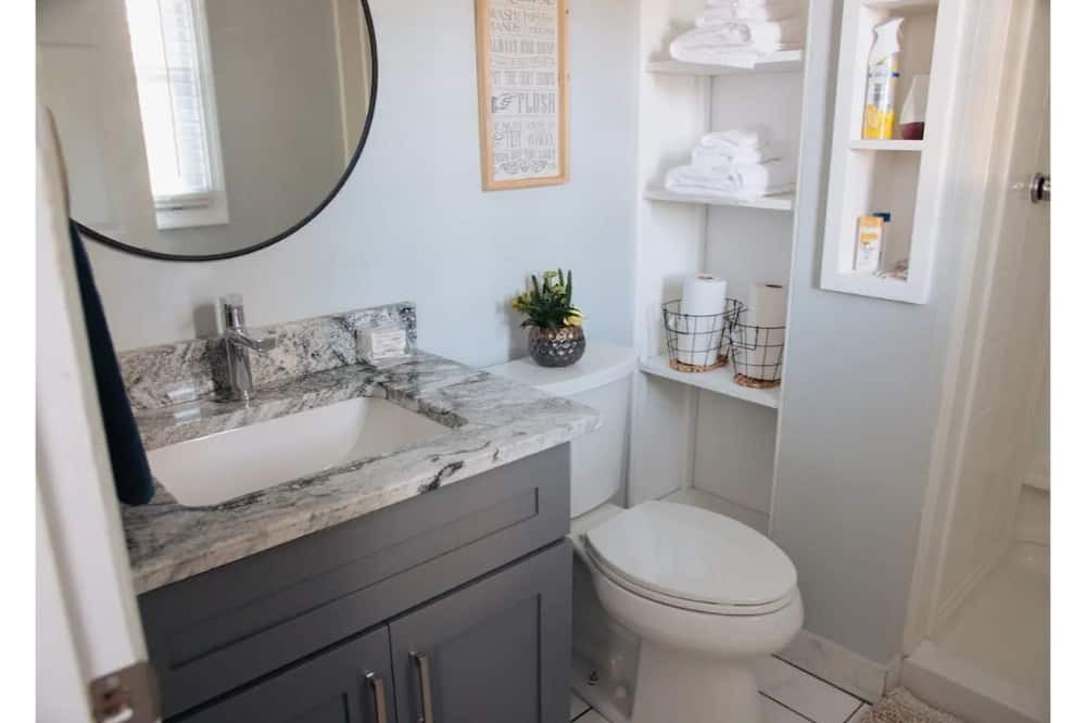 Photo of Bathroom in Morrow