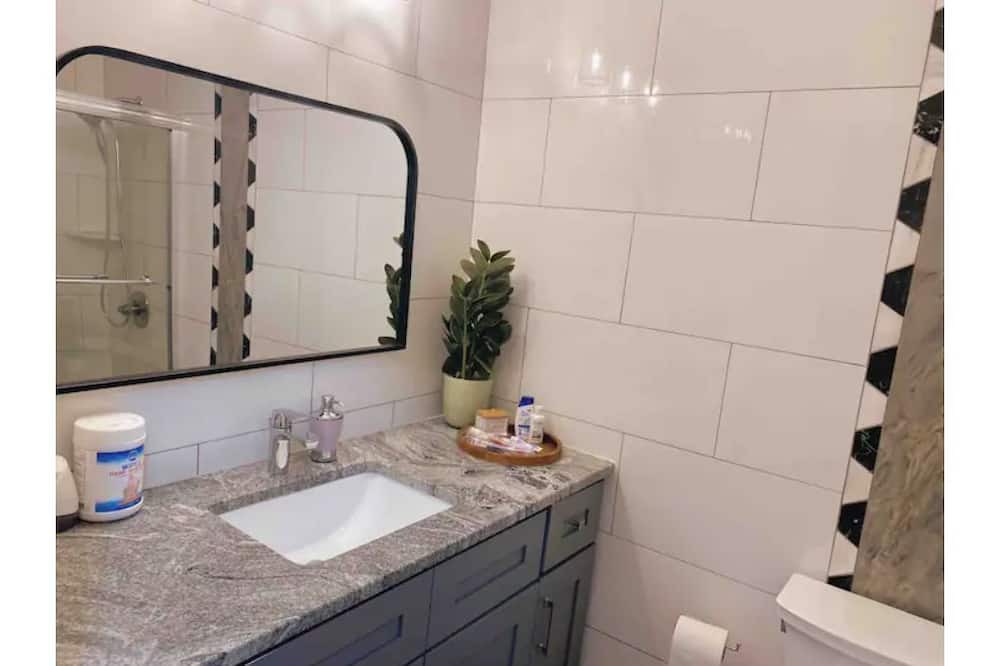 Photo of Bathroom in Morrow