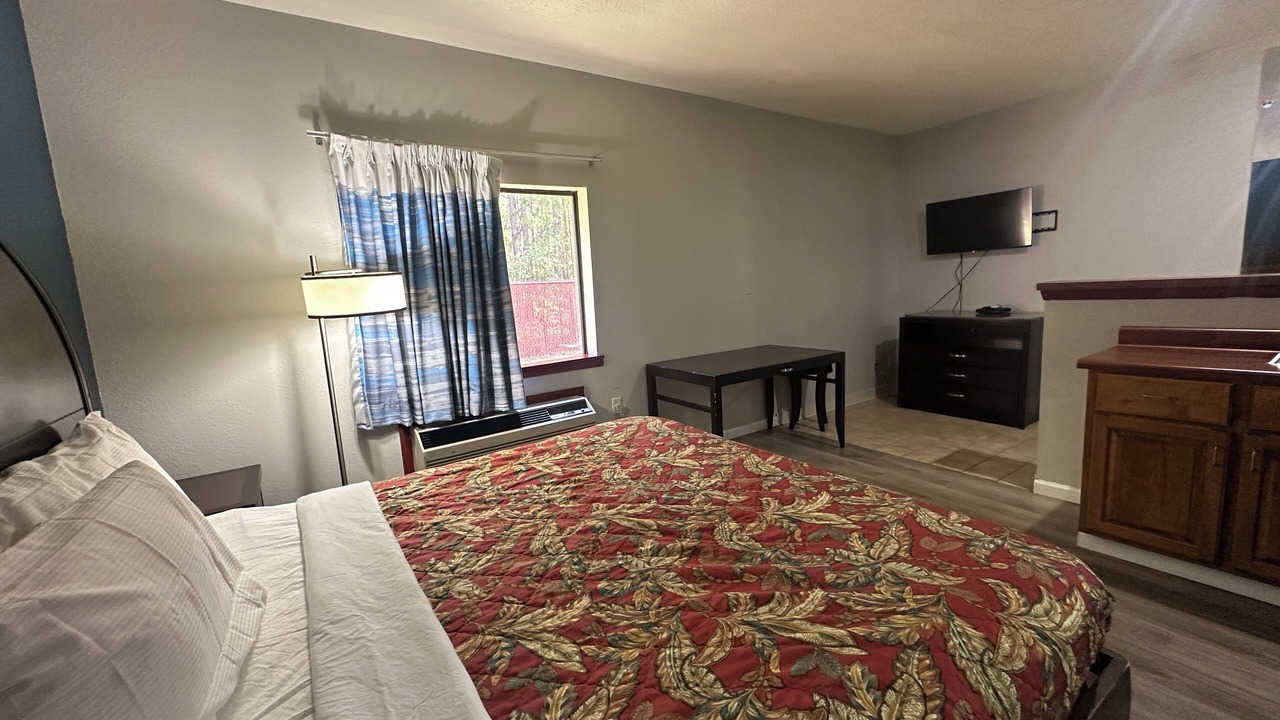 Photo of Bedroom in Barnesville