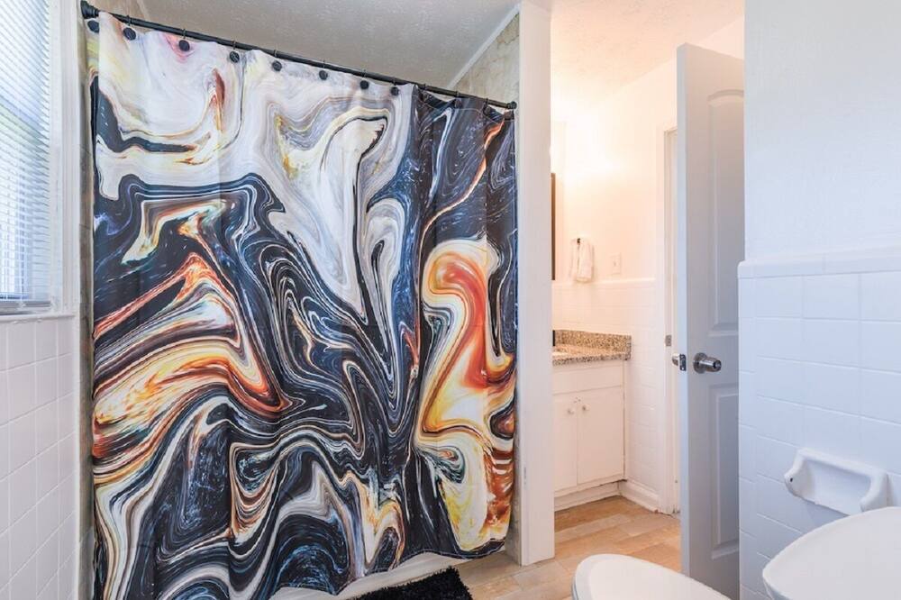 Photo of Bathroom in Powder Springs