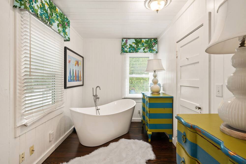 Photo of Bathroom in King City