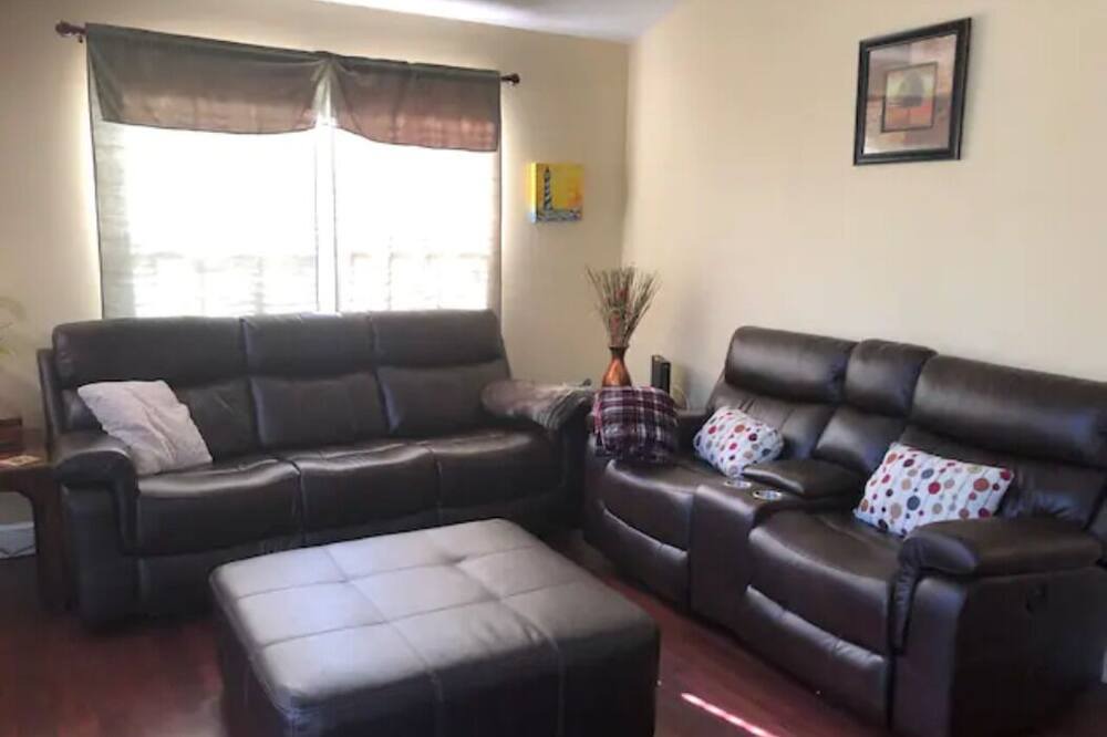 Photo of Livingroom in Tallahassee
