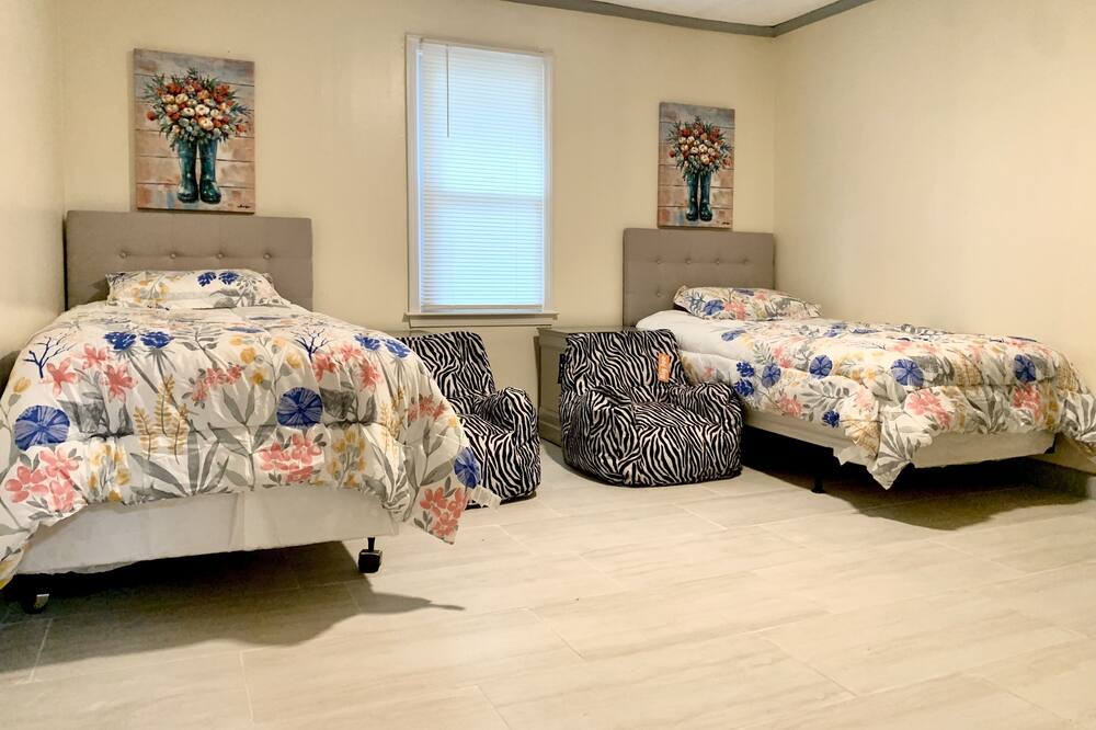 Photo of Bedroom in Powder Springs