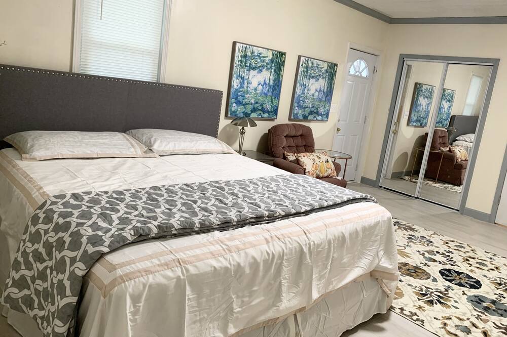 Photo of Bedroom in Powder Springs
