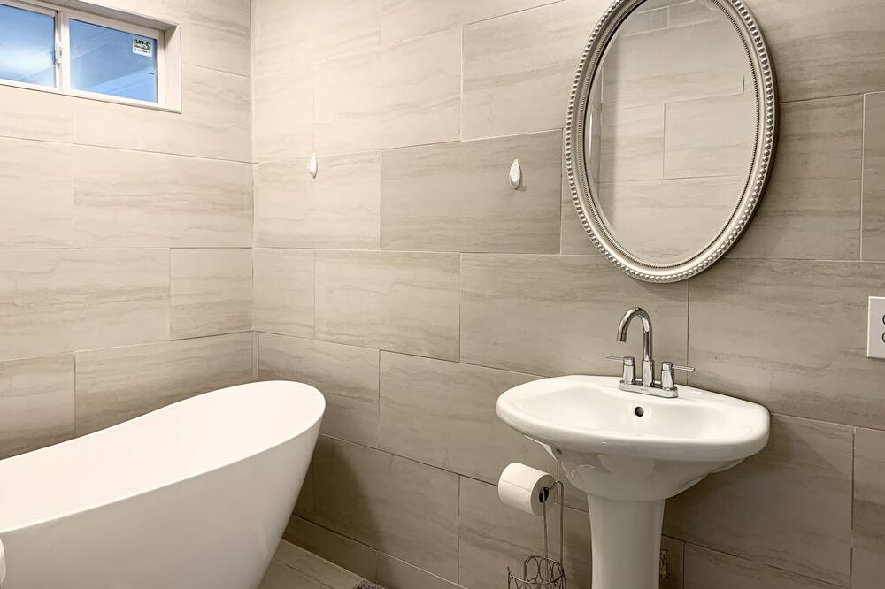 Photo of Bathroom in Powder Springs