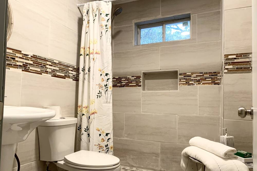 Photo of Bathroom in Powder Springs