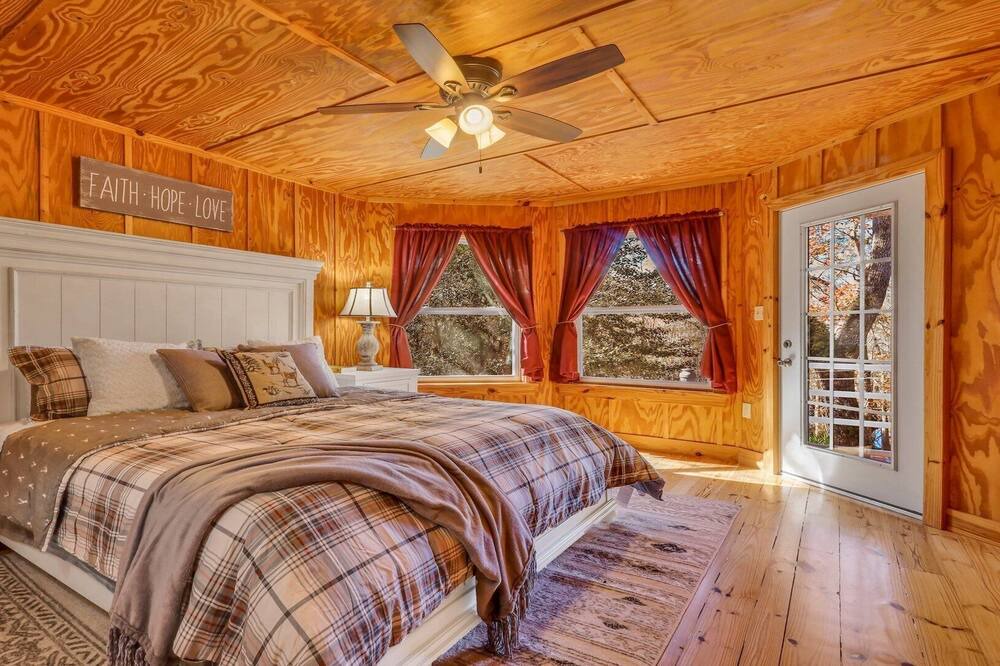 Photo of Bedroom in Waynesville
