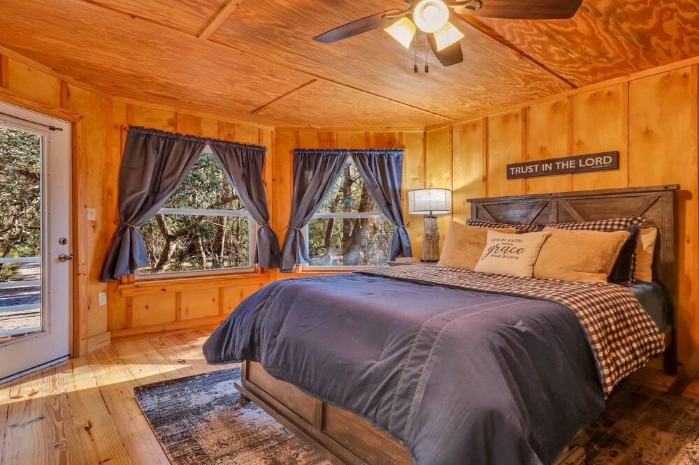 Photo of Bedroom in Waynesville