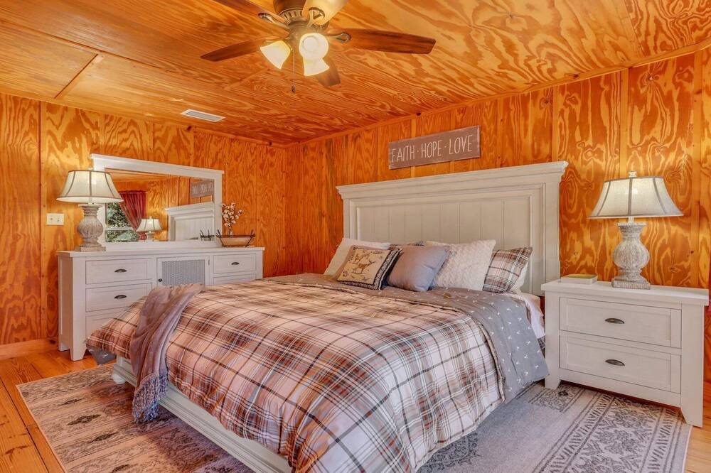 Photo of Bedroom in Waynesville