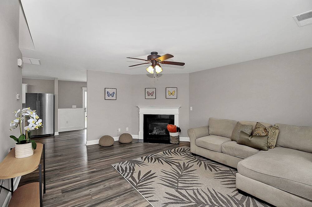 Photo of Livingroom in Huntersville