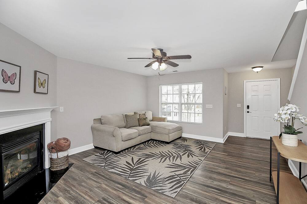 Photo of Livingroom in Huntersville