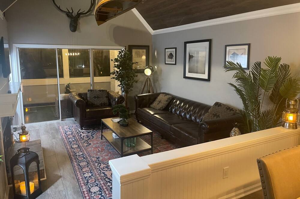 Photo of Livingroom in University Place