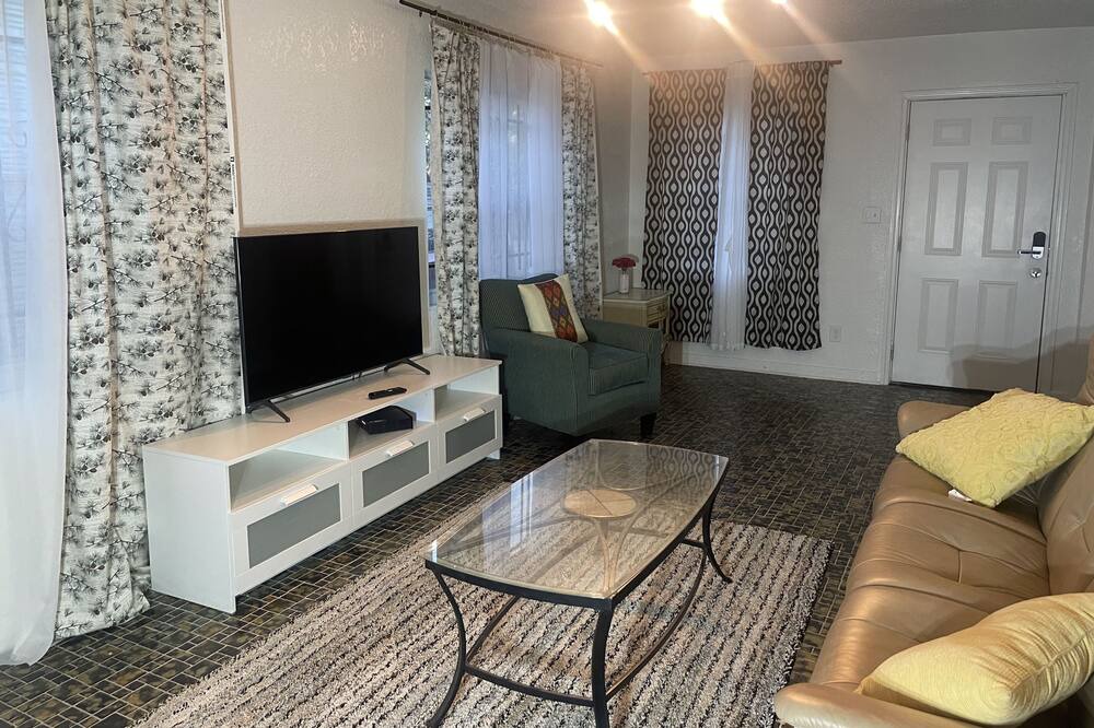 Photo of Livingroom in Jacksonville