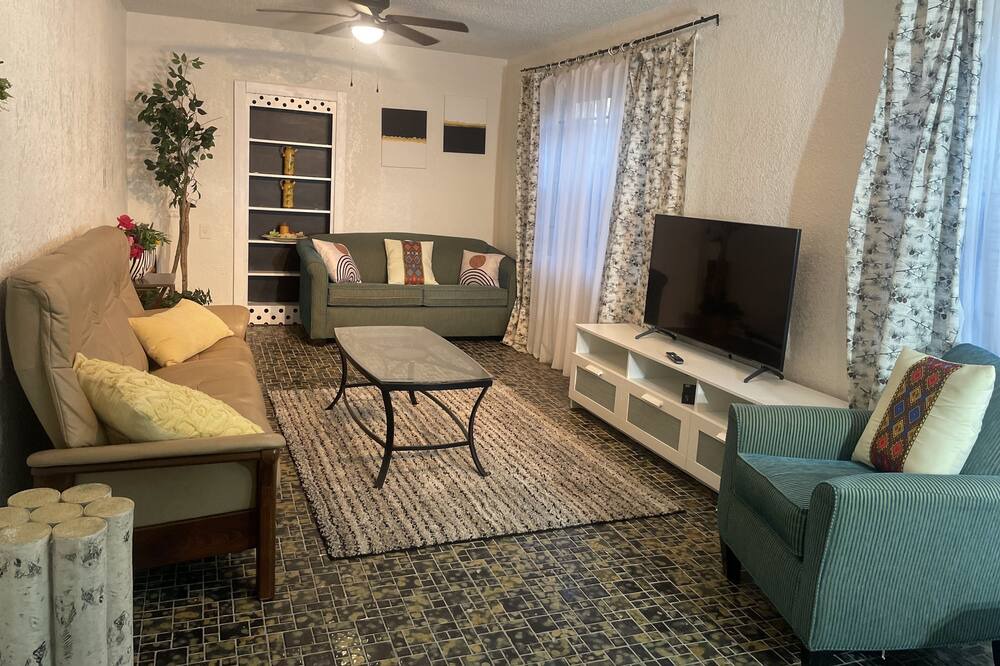 Photo of Livingroom in Jacksonville