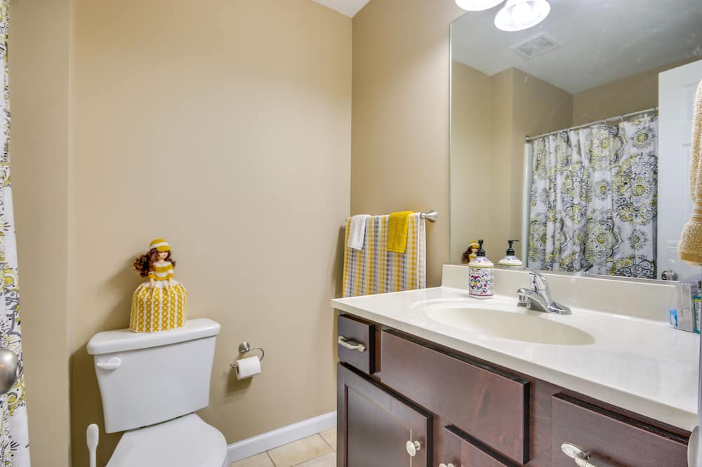 Photo of Bathroom in Peach Orchard