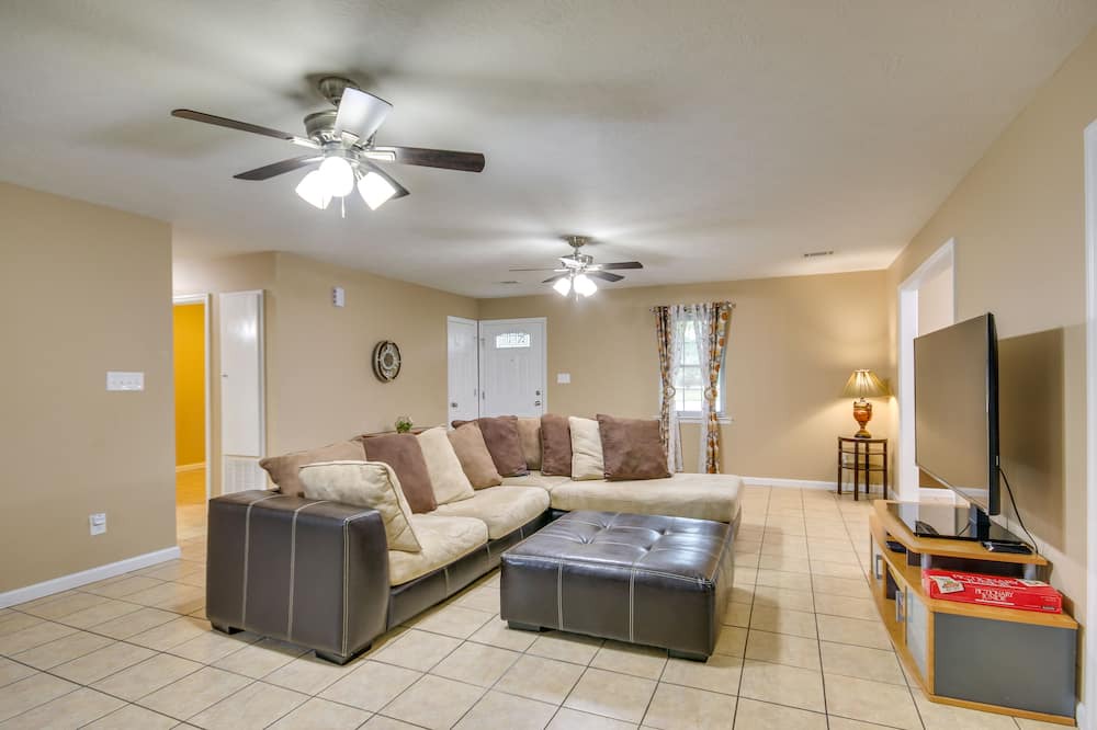 Photo of Livingroom in Peach Orchard