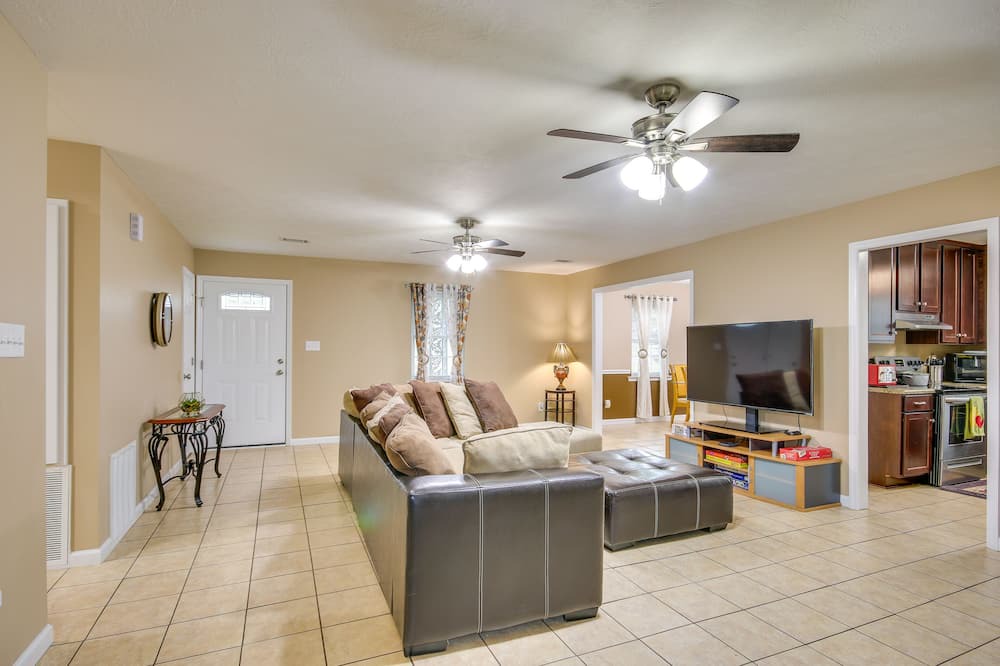 Photo of Livingroom in Peach Orchard