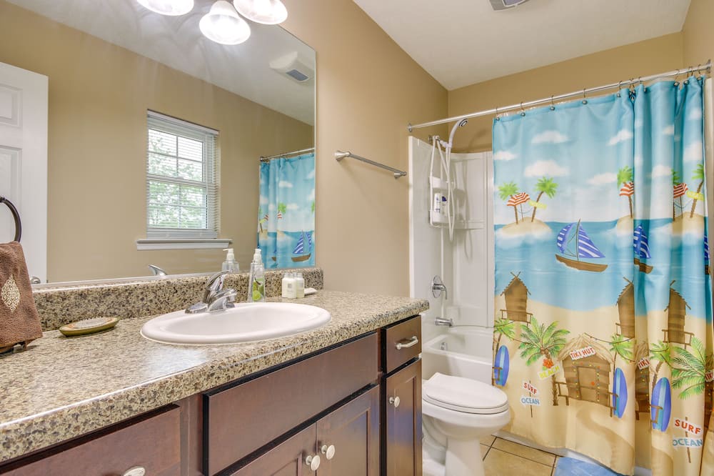 Photo of Bathroom in Peach Orchard