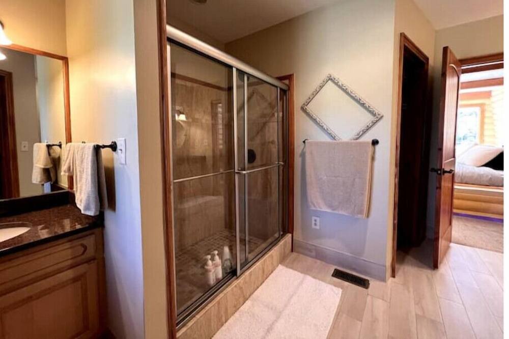 Photo of Bathroom in Tigerville