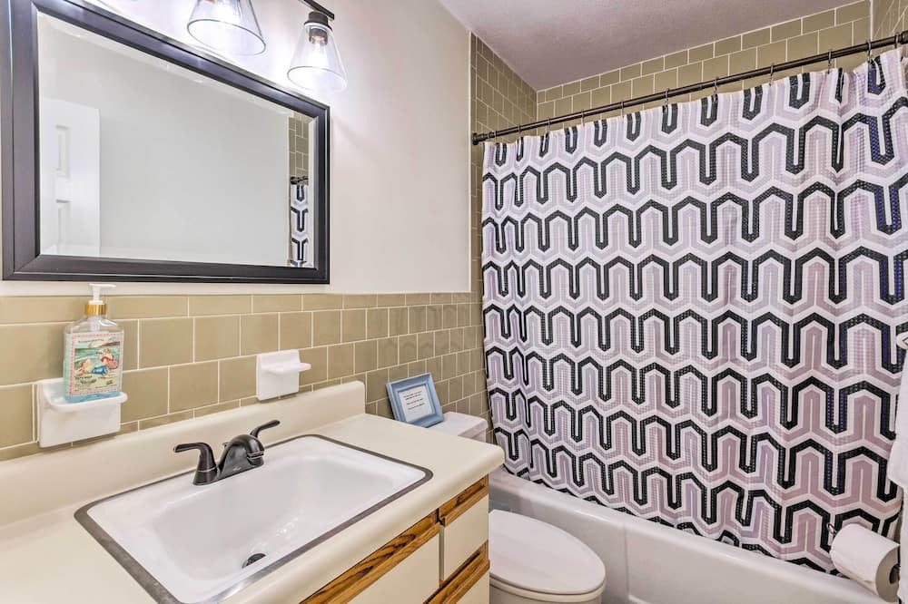 Photo of Bathroom in Perdido Club Cottages