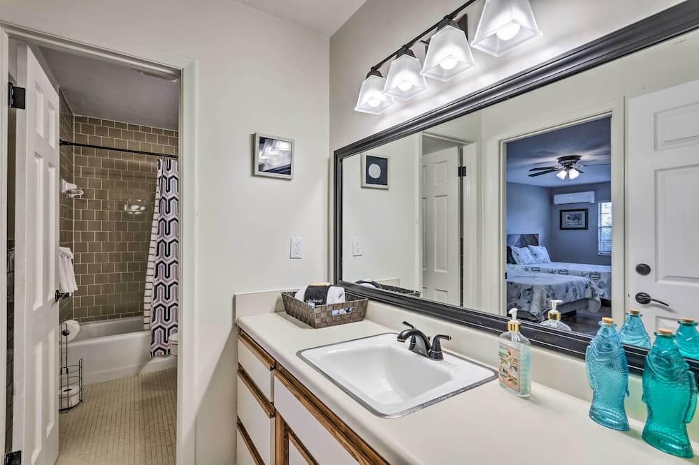 Photo of Bathroom in Perdido Club Cottages