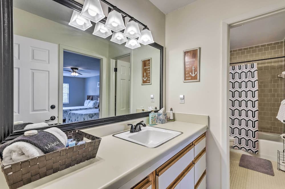 Photo of Bathroom in Perdido Club Cottages