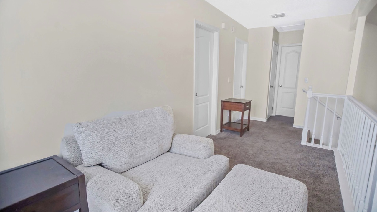 Photo of Livingroom in East Arlington