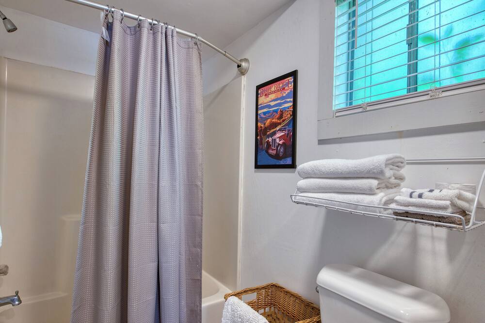 Photo of Bathroom in Maggie Valley