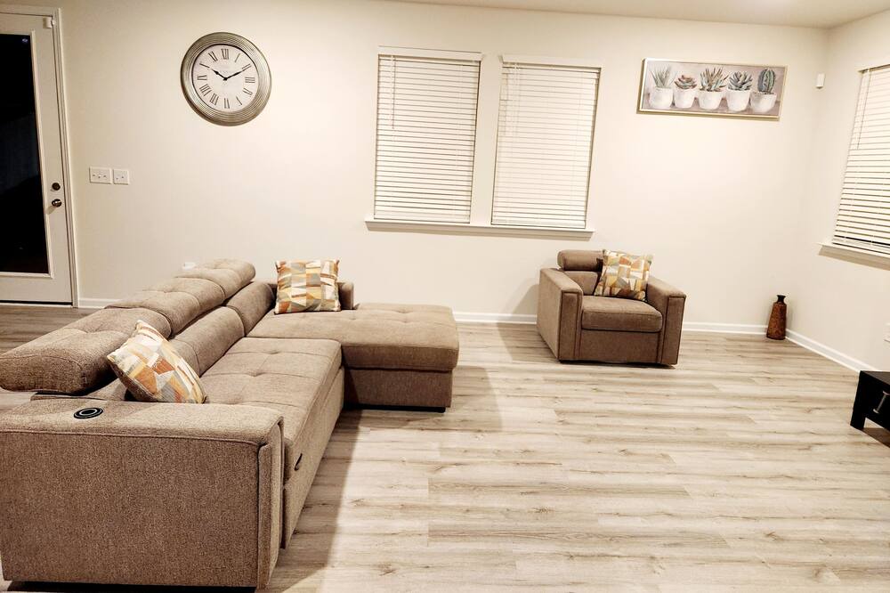 Photo of Livingroom in Monroe
