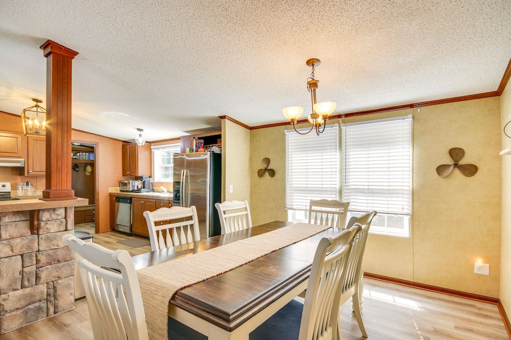 Photo of Livingroom in Newberry Shores
