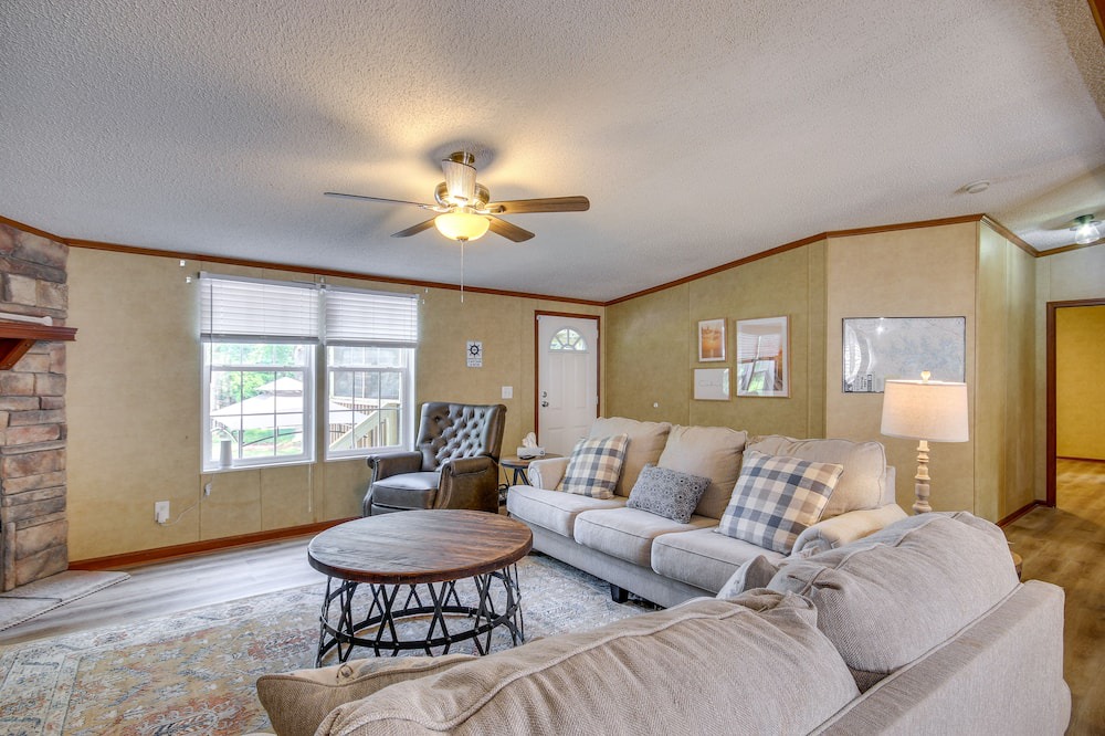 Photo of Livingroom in Newberry Shores