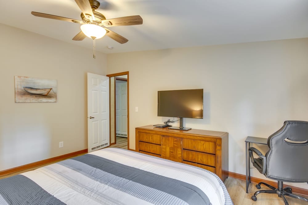 Photo of Bedroom in Newberry Shores