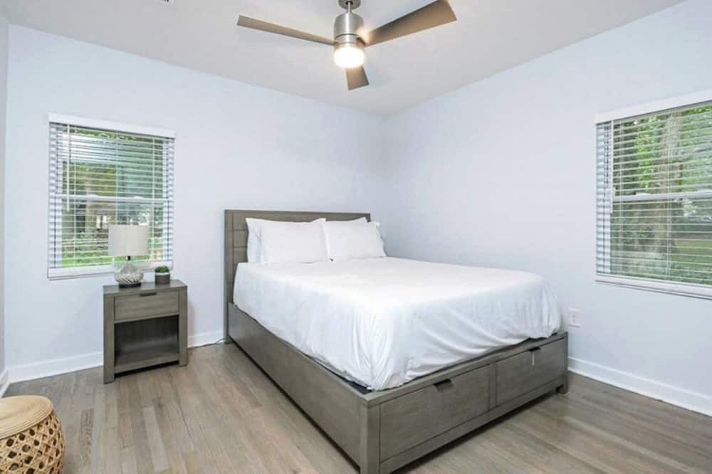 Photo of Bedroom in Browns Mill Park
