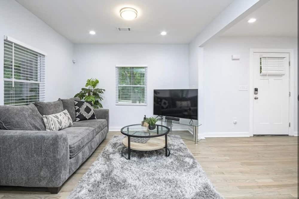 Photo of Livingroom in Browns Mill Park