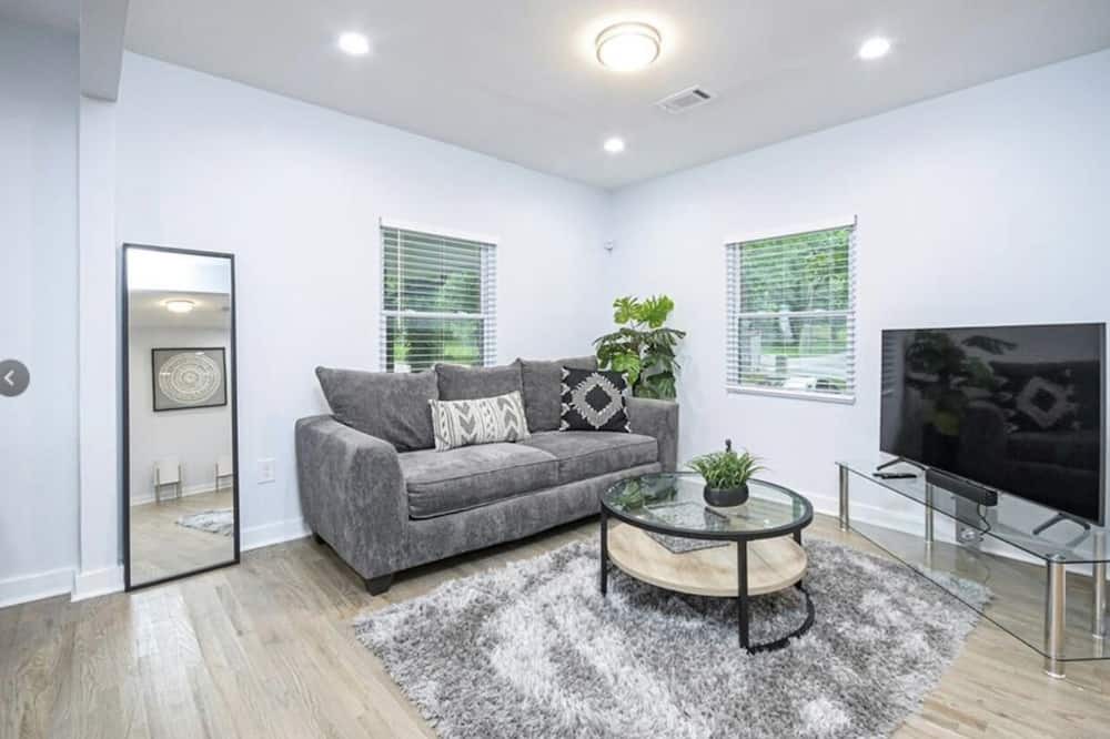 Photo of Livingroom in Browns Mill Park