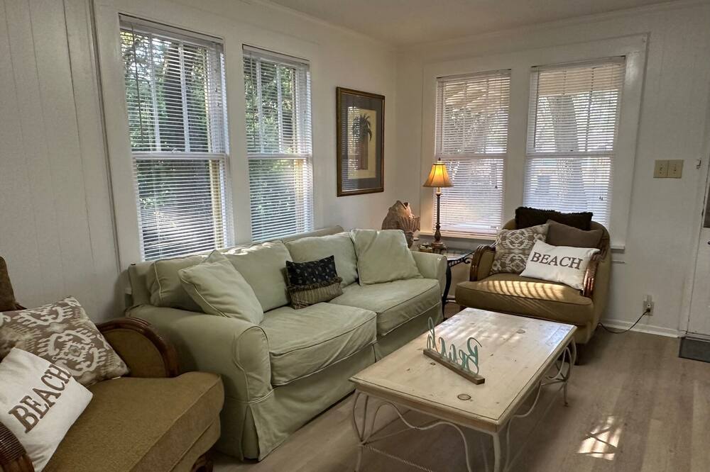 Photo of Livingroom in Ono Island