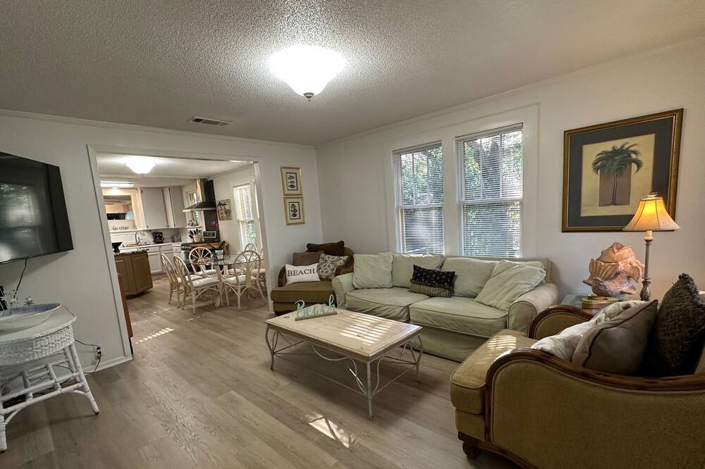 Photo of Livingroom in Ono Island