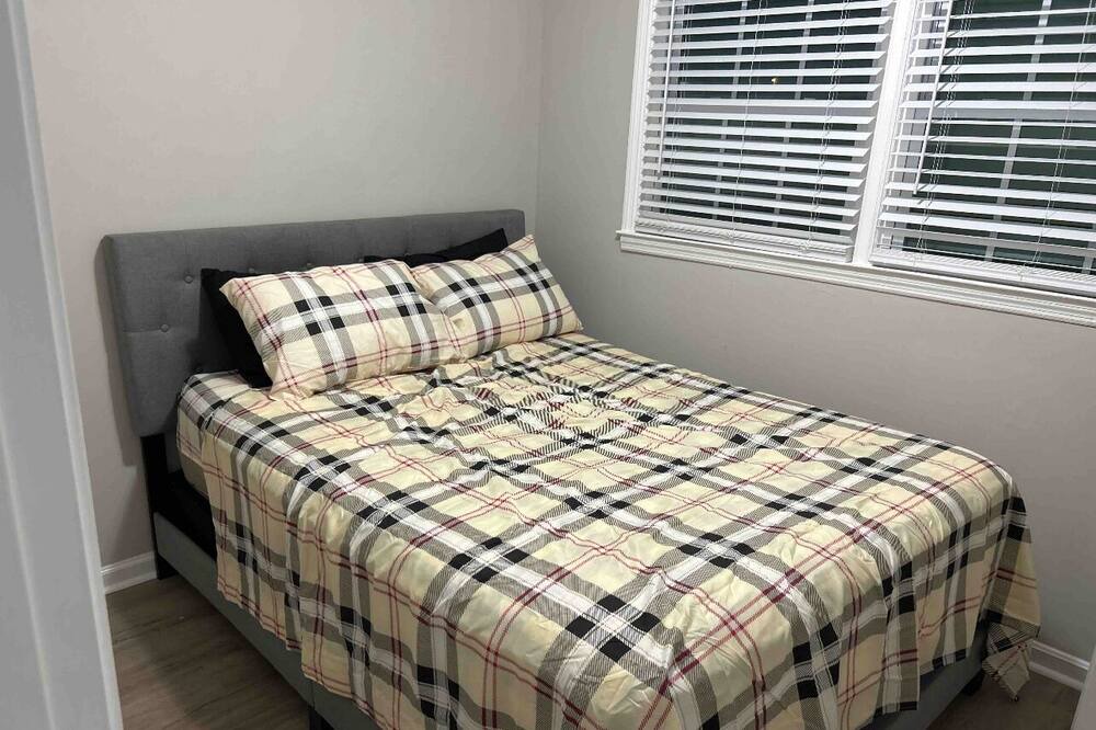 Photo of Bedroom in Forest Park