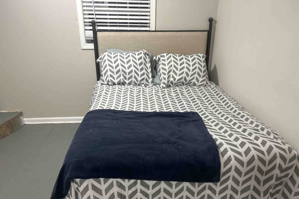 Photo of Bedroom in Forest Park